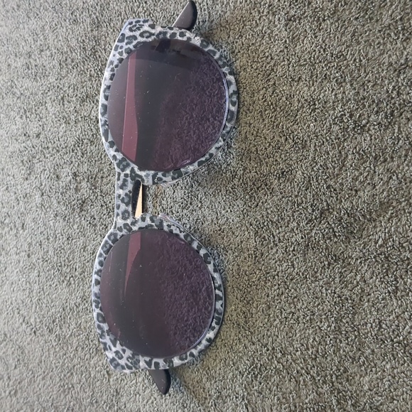 Modern Round Frame: Steve Madden Snow Leopard Sunglasses - Picture 1 of 8